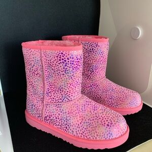NWT-UGG Kids Boots in Pink and Purple Dots
